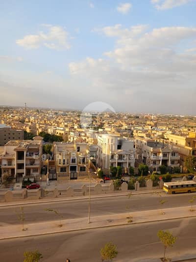 شقة فاخرة في أبراج زيد، قلب الشيخ زايد، بجوار كمبوند الربوة ونادي الأهلي.