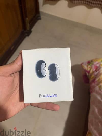 سماعه سمارت Samsung buds live للبيع استعمال مره واحدة للتجربة فقط