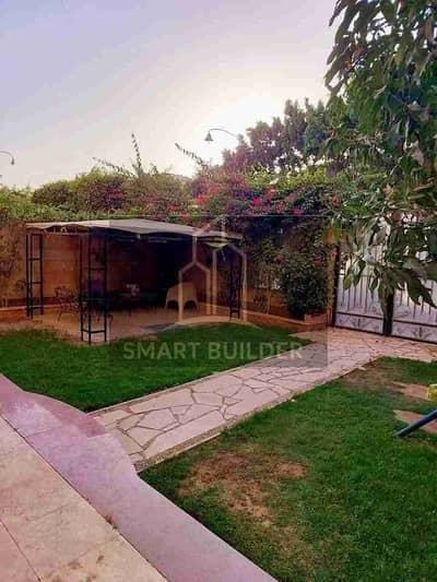 For sale, a ground floor apartment with a garden inside the Nakheel compound, area 265 square meters, with a large garden of 250 square meters, excellent location.