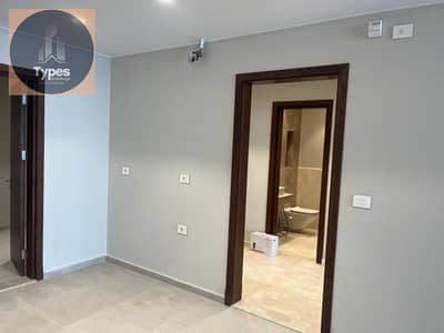 شقه للبيع في ابراج مول العرب AYON Towers الدور 15 متشطب بالتكييفات