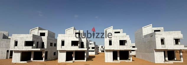 تاون هاوس في فيا من شركة الكزار فيو مفتوح علي لاند سكيب في التجمع السادس بجوار ZED EAST
