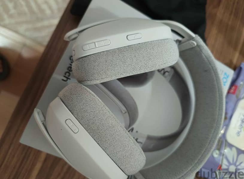 Logitech Zone Vibe 100 3