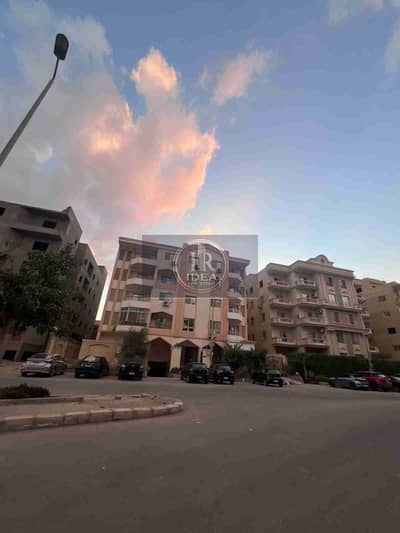 للبيع شقة مميزة في قلب الجولدن سكوير – اللوتس الجنوبية منطقة 8