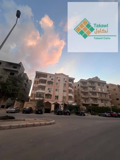 شقة للبيع بالتجمع الخامس منطقة 8 اللوتس الجنوبية بالقرب من مسجد الرحمة والتسعين الجنوبي بتحميل مميز وفيو مفتوح.                     .