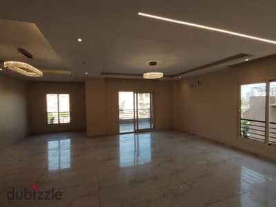 شقة للايجار بالمطبخ والتكيفات اول سكن في غرب الجولف