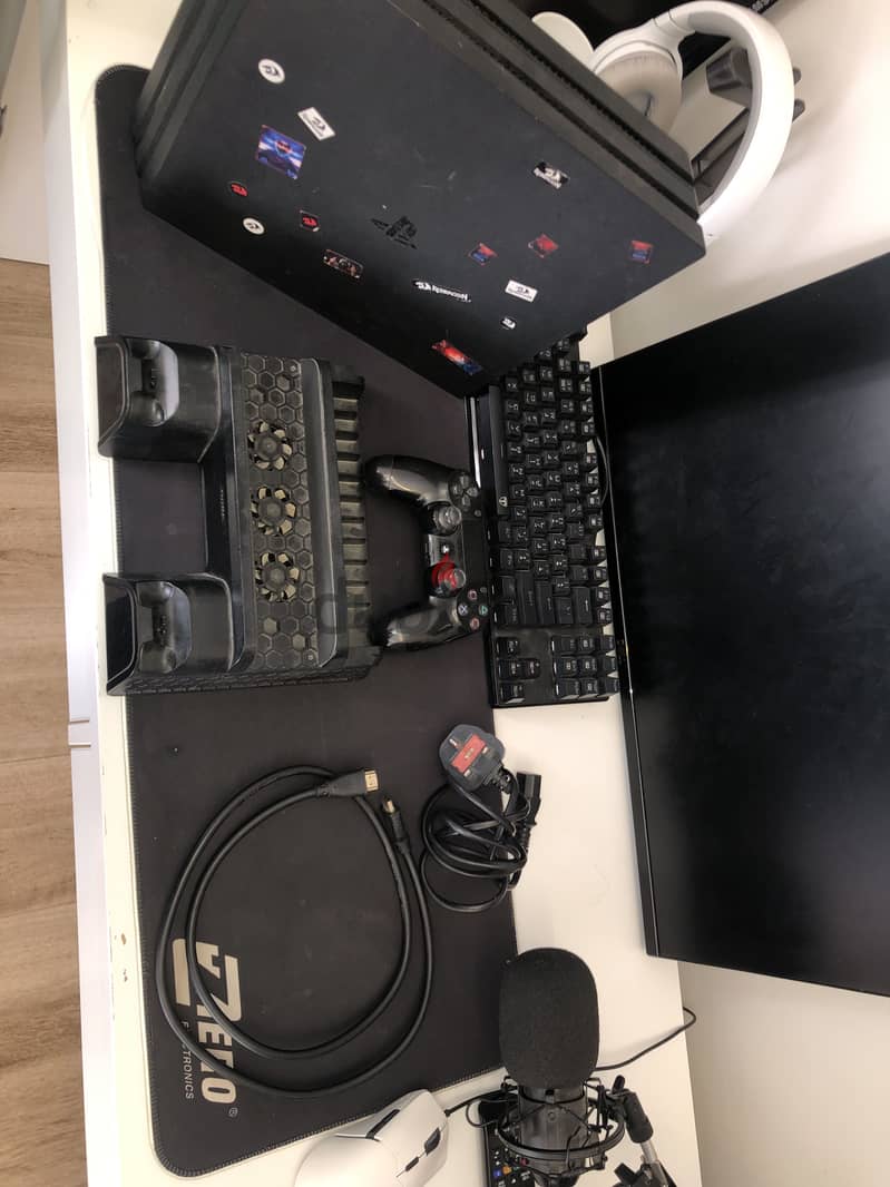 PS4 PRO 4
