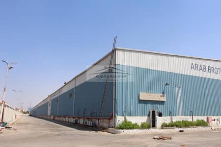 A fully equipped warehouse hangar with an area of ​​2350 square meters in the Inshas Industrial Area, and a tax invoice can be issued.