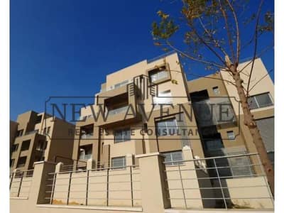 شقة تشطيب كامل بمساحة 150 متر تشطيب كامل مع المطبخ والتكييف في فيلدج جيت باقاهرة الجديدة .