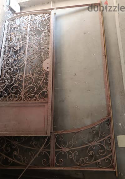 باب حديد منزلي عموله