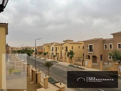 Town House Villa at very prime location and ready to move for sale in City Gate compound New Cairo