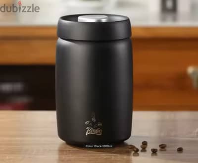 Coffee containers with vacuum