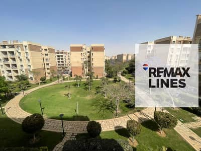 شقة للبيع في مدينتي B7 فيو رايق ومميز جدًا على مجرى السيل تشطيب الشركة خالصة جميع الالتزامات المالية