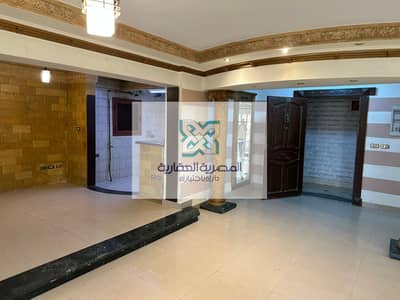 شقه للايجار  زهراء المعادى  180 متر واجهة أمامية    الشطر السادس بالقرب من مسجد الكويتي و شارع الخمسين ومنطقه الخدمات