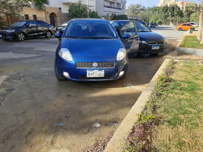 فيات جراند بونتو للبيع — حالة ممتازة / استعمال راقي
