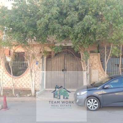 A great deal for sale in Al-Ahli: a "walkway view" apartment in District 11, Sheikh Zayed, at a bargain price!