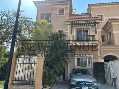 جاهز للسكن تاون هاوس مفروش بالكامل بإطلالة على المساحات الخضراء في قطامية ديونز التجمع الخامس القاهرة الجديدة Katameya Dunes من تطوير شركة ستارلايت