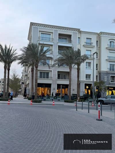 شقة للبيع متشطبة بالكامل بالتكيفات والمطبخ استلام فوري بفيو علي حمام سباحة في كمبوند ميفيدا التجمع الخامس