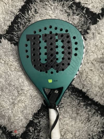 Wilson blade pro v3 used like new no cracks no paint scratches