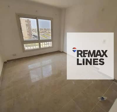 Apartment for rent, a gem, b11 in Madinaty, with a view on a main street, steps from services, close to all seasons mall