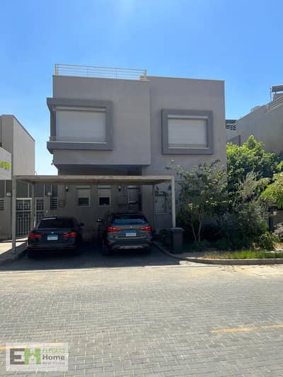 Villa for sale in Village Gate Palm Hills