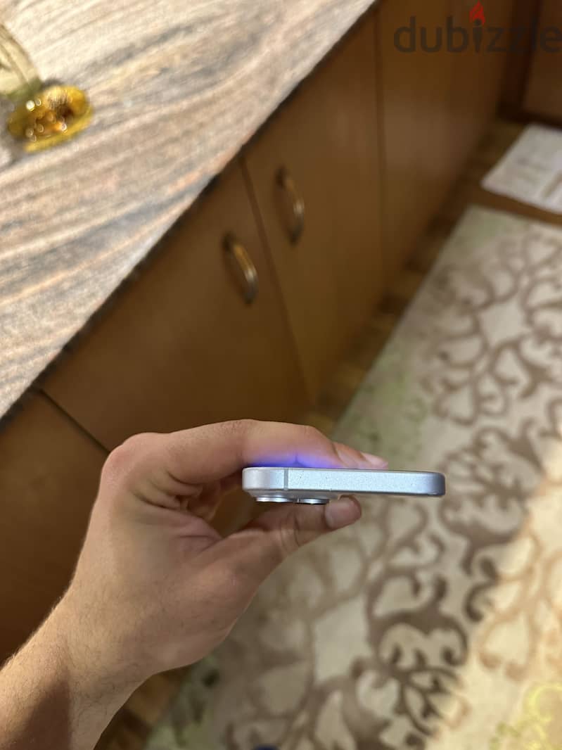 iPhone 15 4