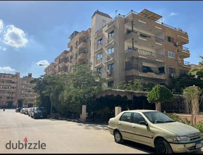 عماره للبيع الحي الرابع المجاوره الثالثه قريبه من المحور المركزي وجميع الخدمات 6 اكتوبر الجيزه
