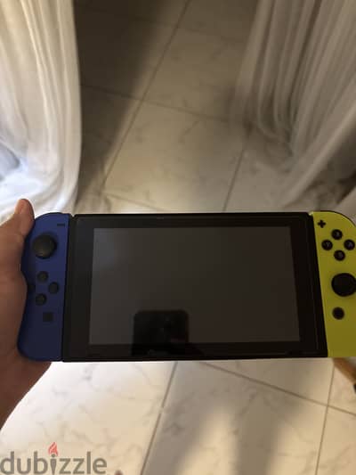 Nintendo Switch HAC-001(-01) V2 (32GB) Used – Good Condition