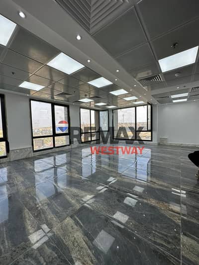 مكتب للايجار في اركان بلازا علي المحور المركزي مباشرة موقع و فيو مميز جدا office for rent in arkan plaza located on 26th july directly