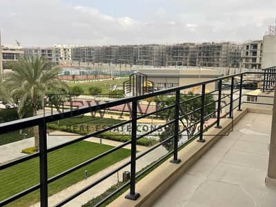 شقة جاهزة للاستلام تشطيب كامل تشمل التكييفات للبيع في فيفث سكوير
