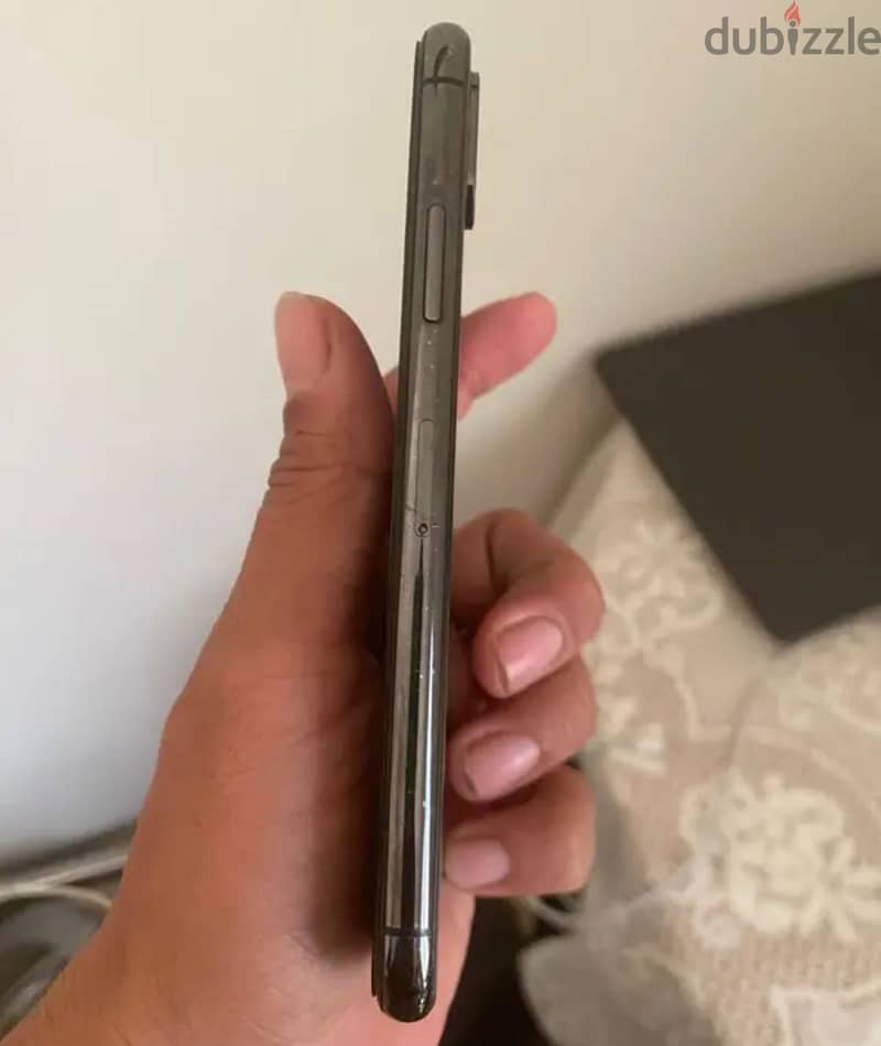 iPhone XS 3
