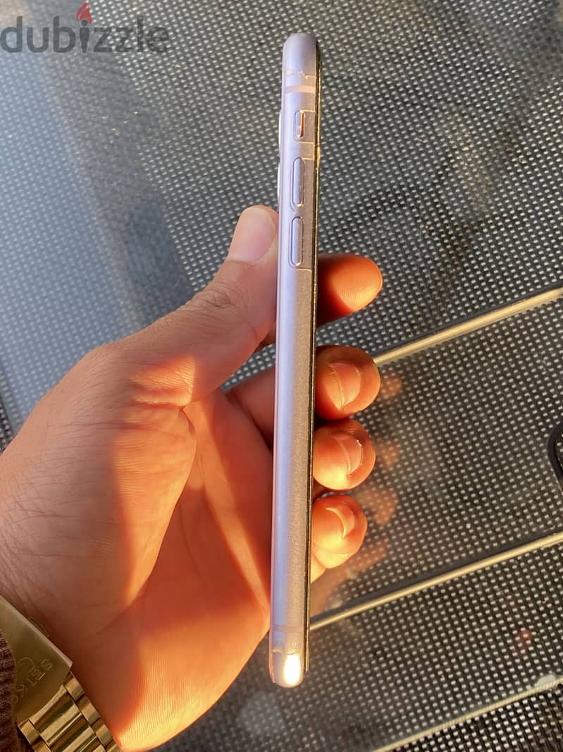 iPhone 11 4