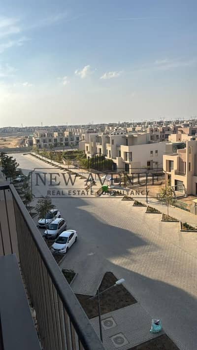شقة في كمبوند سوديك ايست الشروق متشطبة  بالكامل بموقع متميز  2 غرفة نوم 3 حمامات شقة بحري   مساحة المباني : ١٢٩  الاستلام: ٢٠٢٧