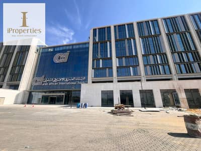 مكتب متشطب للايجار على التسعين الجنوبي لوكيشن مميز