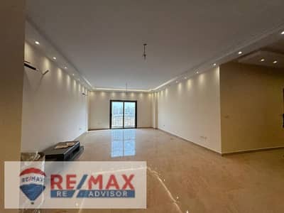 Apartment for rent in Green 5 compound, great finishing, 3 bedrooms and 3 bathrooms