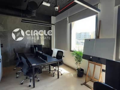 مكتب ١١٠م للإيجار بتشطيب كامل في ميفيدا بيزنس بارك Mivida Business Park الجولدن سكوير بالقرب من الـ AUC