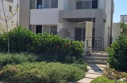 تاون هاوس جاهز للسكن ٤ غرف نوم  ٤ حمامات  غرفة خادمة غير مشطبة   استلام فوري  فيو بانورامي  في هايد بارك بموقع مميز