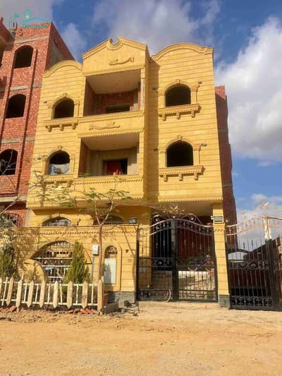 من المالك عماره تانى صف من الشارع الرئيسي للمترو