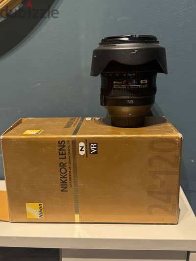 Nikon 24:120 mm - f/4 lens