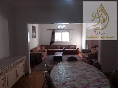 شقة للبيع خطوات من النيل  بالدقى
