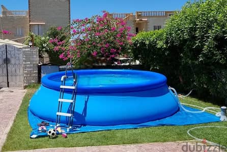 INTEX Outdoor Swimming Pool is great condition