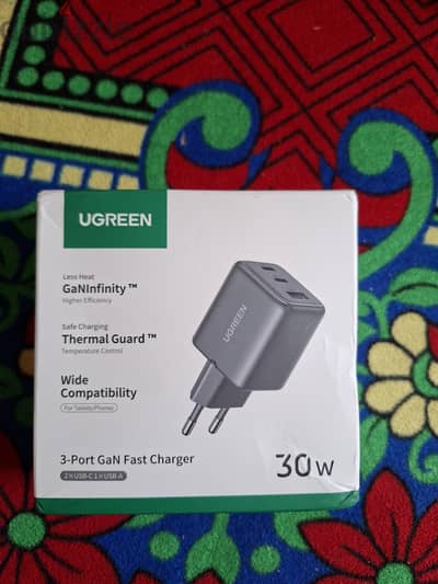 شاحن ugreen 30 Watt ب 3 مخارج