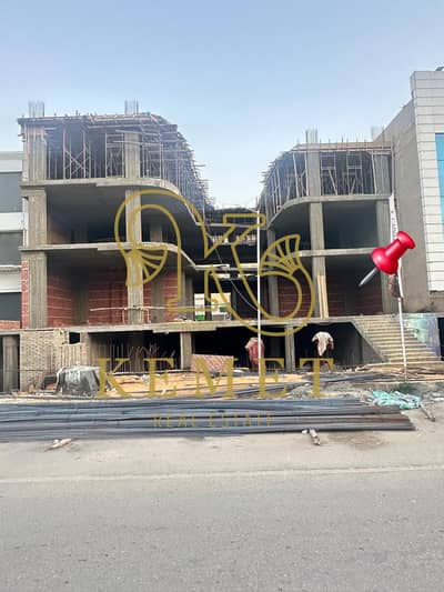 COMMERCIAL GROUND FOR SALE 97 SQ M +70 OUT AREA DELIVERY ONE YEAR  VERY GOOD OPPOURTINITY BANKS AREA NEW CAIRO
