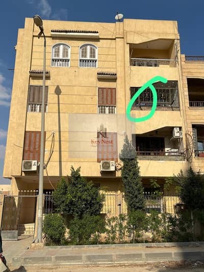 شقة للبيع بمدينة العبور - الحي الثامن - 100 متر متشطبة بالكامل سوبر لوكس - غرفتين دور ثاني - موقع مميز بجوار الخدمات والشوارع  الرئيسية - جاهزة للسكن