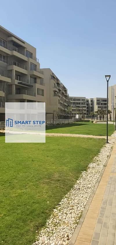 للبيع شقه مميزه فى كمبوند Capital Gardens Palm Hills بسعر كاش مميز من المالك