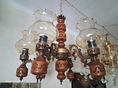 لهواة اقتناء النوادر والقطع الفنية الاصيلة نجفة خشب ورد في نحاس تقيل ق