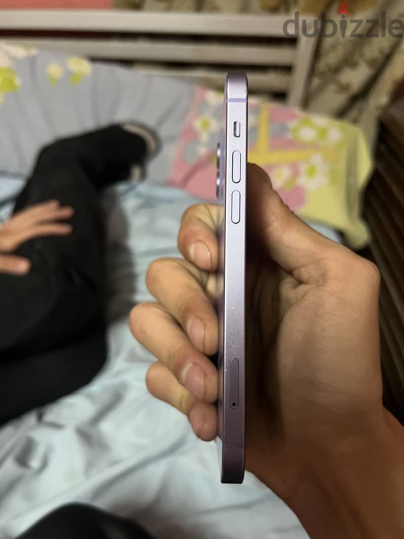 iPhone 12 4