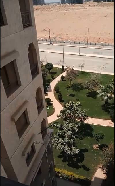 للايجار فى كمبوند سيليا العاصمة الادارية الجديدة 165 متر كاملة المرافق جاهزة على السكن الفورى