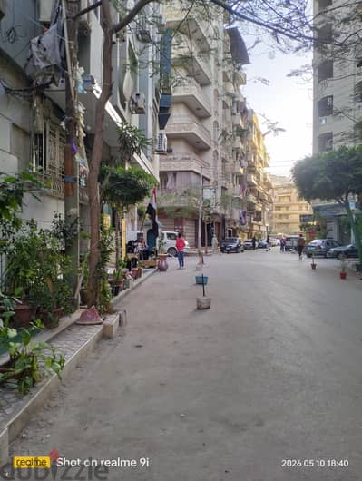 شقه بموقع متميز منطقة الاستاد من المالك مباشرة