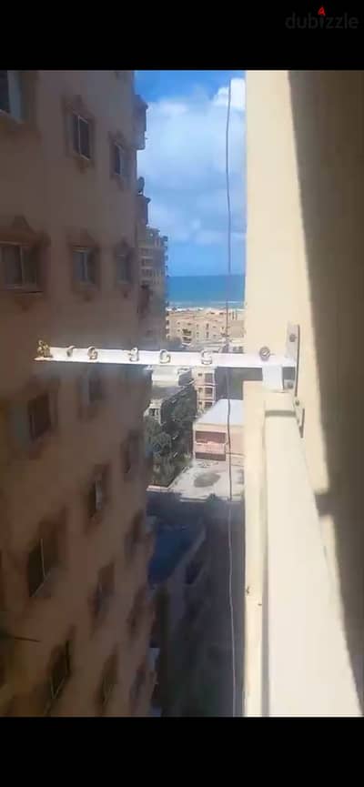 Apartments at a very affordable price, with an entrance and facade, and a homeowners' association, as well as surveillance cameras and property protection in a prime location with a sea view, suitable for investment.
