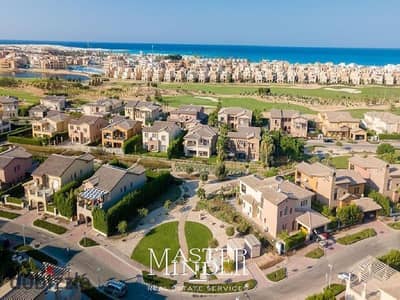 شقة فندقية استلام فوري علي اقساط حتي 2027 مفروشة بالكامل للبيع فى مراسى - الساحل الشمالى